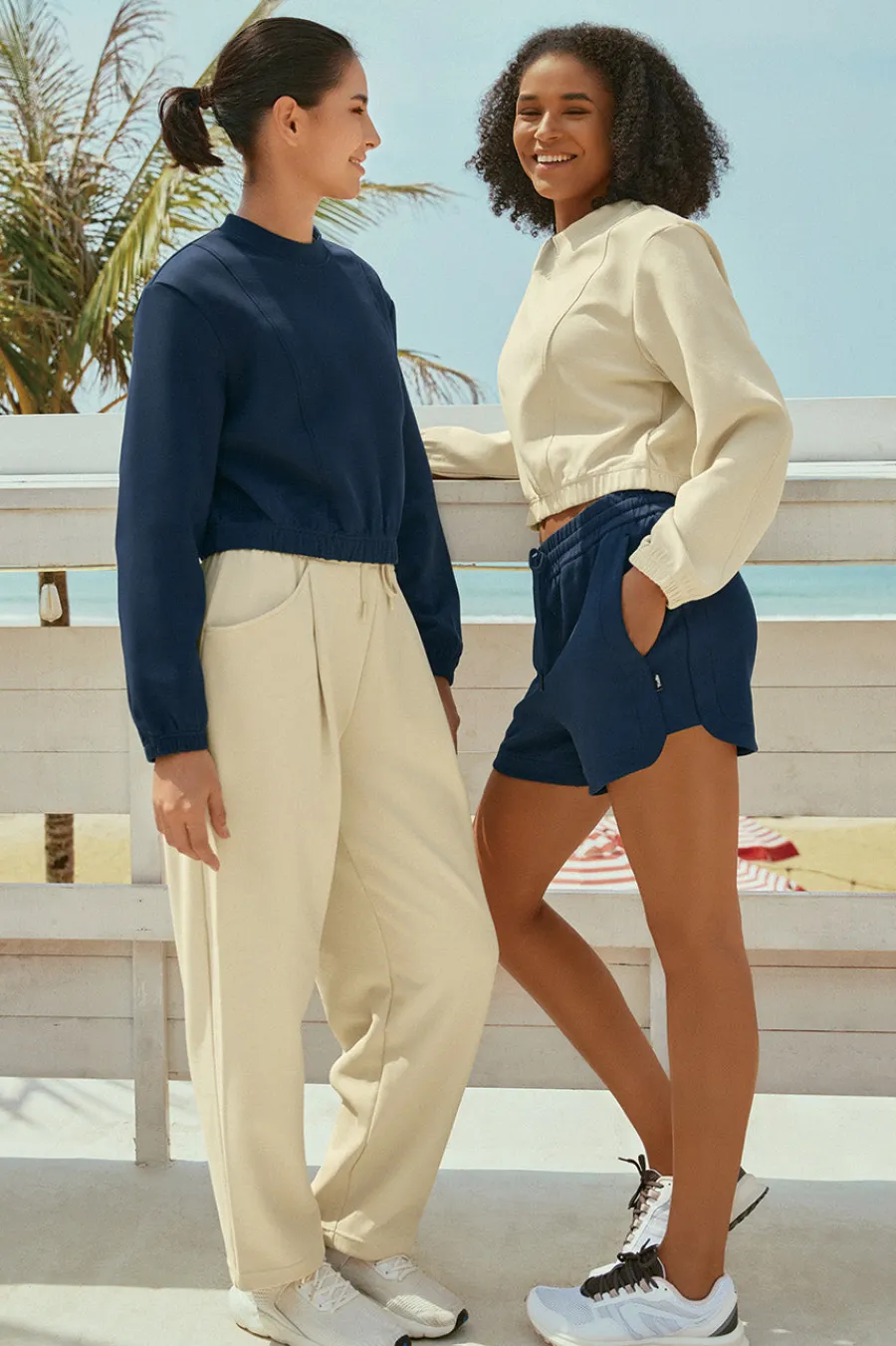 crop_longsleeve_mia_3.webp Yvette Crop Longsleeve Mia Navy Online